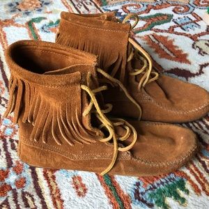 Minnetonka high moccasins